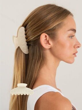 Sold Out!! Parke Cream Hair Claw Clip